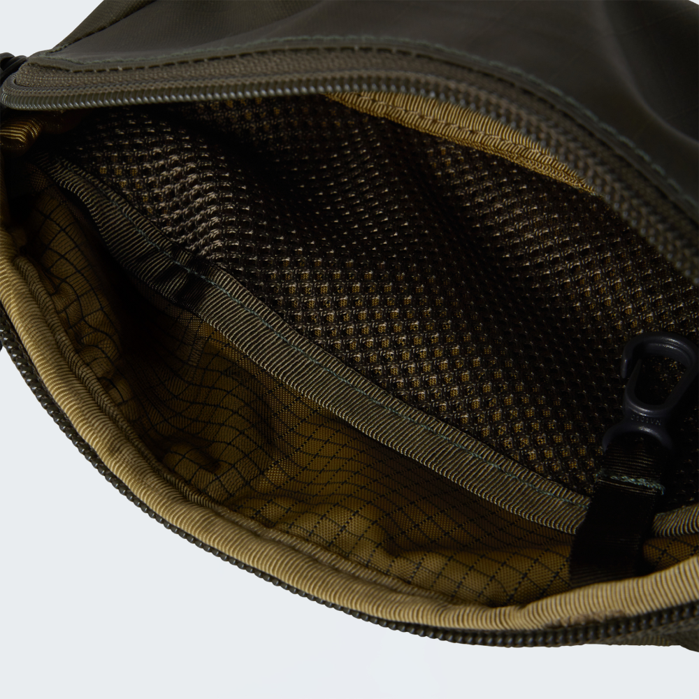 BASE CAMP VOYAGER PRO CROSS BODY BAG